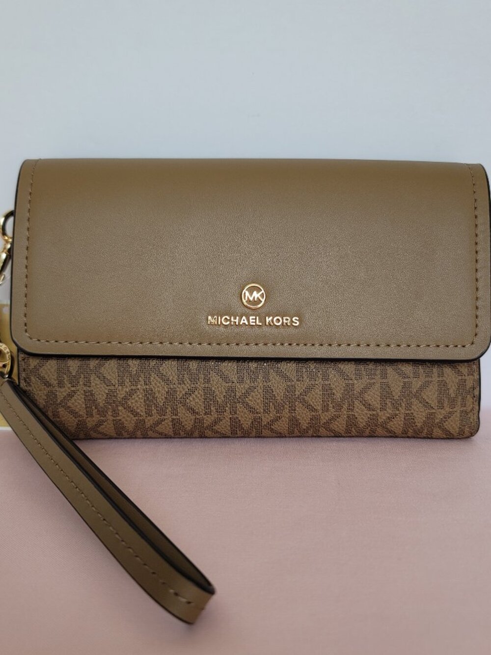 Michael Kors Jet Set Charm Signature Logo Colorblock LG Flap Phone Wristlet- ⭐